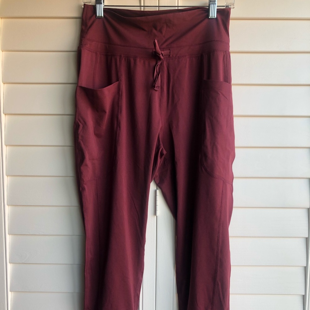 Fabletics Joggers Maroon